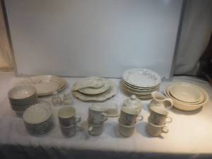 lot 19375 image: 45 pcs of Phaltzgraff dishes dinner ware