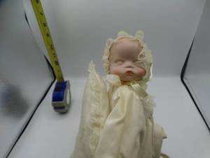 lot 9013 image: CROWN FINE PORCELAIN DOLL  MARY - PORCELAIN MUSICAL DOLL
