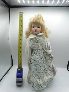 lot 9020 image: 16 classic treasures vintage porcelain doll with blue eyes and green dress