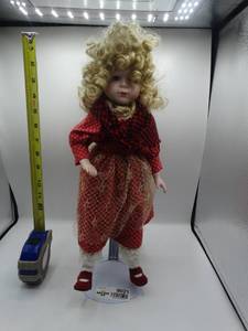 lot 9021 image: 1989, Heritage Mint Ltd, Porcelain Doll, 16, Blond w Curls,