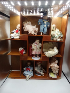 lot 9063 image: lot of various decorative porcelain dolls