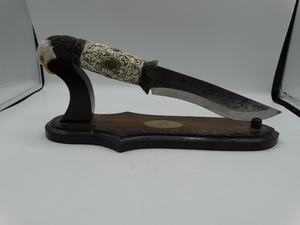 lot 9068 image: approximately 12 decorative display knife