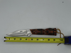 lot 9082 image: approximately 9 stainless steel knife with decorative handle