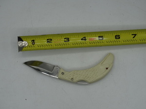 lot 9108 image: 5 knife with a curved ivory handle