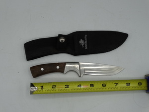 lot 9116 image: approximately 7 12 winchester knife with case