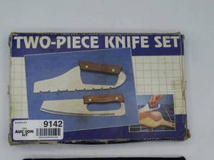 lot 9142 image: a vintage 2 piece knife set from the 80s