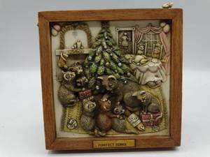 lot 9168 image: a decorative wooden figurine of cats