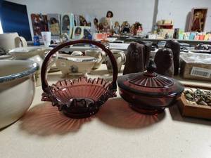 lot 9175 image: lot of decorative glass dishes