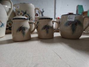 lot 9177 image: lot of 3 ceramic home and garden party dishware, Home & Garden Party Pottery