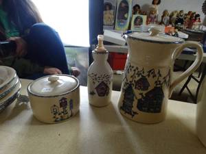 lot 9179 image: 3 hand painted ceramic containers with a bird house theme, Home & Garden Party Pottery