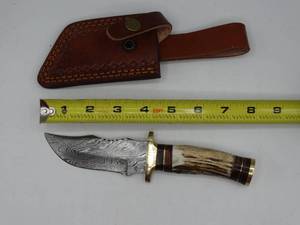lot 9190 image: 8 Damascus steel knife with holster