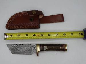lot 9195 image: 8 Damascus steel knife with holster