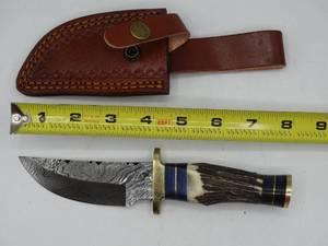 lot 9197 image: 8 Damascus steel knife with holster