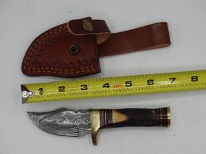 lot 9200 image: 7 Damascus steel knife with holster
