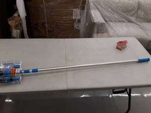 lot 15712 image: Ettore 48450 Bulb Changer Kit with Pole