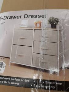 lot 15724 image: East Loft 5 Drawer Dresser