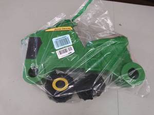 lot 15781 image: Plastic John Deere toy tractor, incomplete