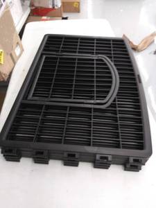 lot 15832 image: 4 piece black dog gate damaged