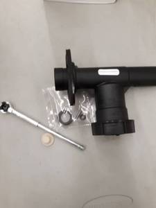 lot 5035 image: Master Cylinder 72176