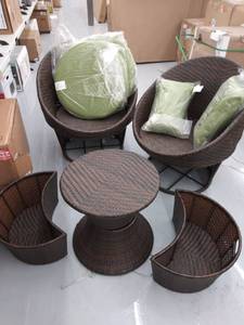 lot 15938 image: 5 Piece Set LowryGrand Basket 2 Swivel Chairs, Wicker, 4 Pillows, Table, 2 Baskets