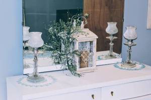 lot 3010 image: 2 Matching Decorative Glass Accent Lamps, Doilies and Decorative Lantern Box with Candle and Foliage