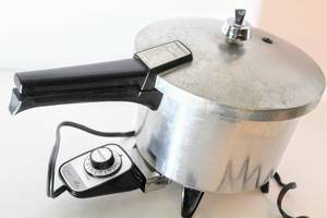 lot 3047 image: Vintage Presto Pressure Cooker