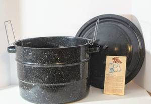lot 3048 image: Large Canning Stock Pot with basket and Water Bath Canning Instruction Book