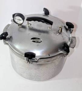lot 3049 image: Vintage Giant All American Pressure Cooker #7