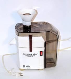 lot 3120 image: The Miracle Juicer - Automatic Pulp Ejector Model MJ 1000