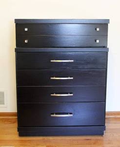 lot 3017 image: Bassett Furniture Black 4 Drawer Dresser