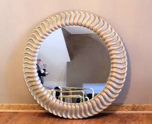 lot 3025 image: Home Interiors 35 Round Decorative Mirror