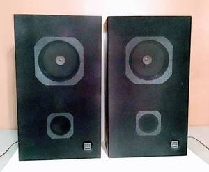 lot 3106 image: Pair of Hitachi Speakers