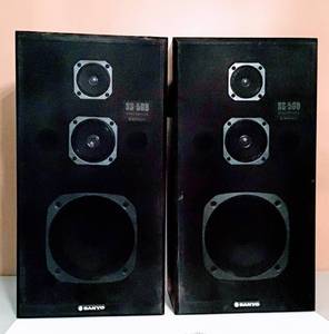 lot 3107 image: Pair of Sanyo SS-560 Speakers