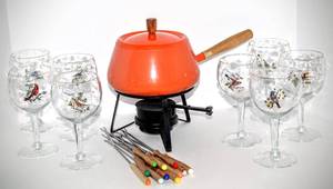 lot 3123 image: Vintage Entertaining Fondue Set and Gold Rimmed Stemmed Bar Glasses with Birds - Ned Smith Collection