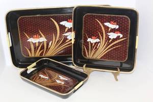 lot 3140 image: Vintage 3 Piece Black Lacquer Plastic Nesting Serving Trays
