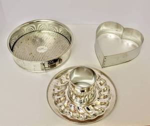lot 3136 image: The Pampered Chef Springform Pan Set