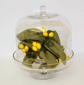lot 3139 image: Tall Glass Cake Stand and 4 Dining Napkins with Lemon Decorative Napkin Rings