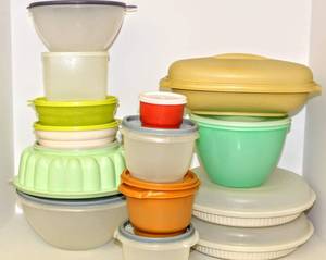 lot 3161 image: Large Vintage Tupperware Lot
