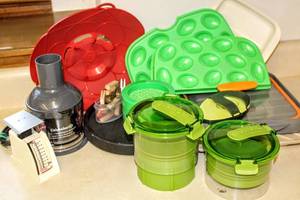 lot 3175 image: Miscellaneous Kitchen Gadgets, Pampered Chef, Microwave Cooking Items, Guac Keepers, Kitchen Scale and more