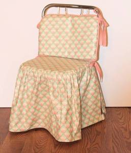 lot 3183 image: Vintage Little Girls Upholstered Chair
