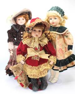 lot 3188 image: (3) Porcelain Dolls - 1997 Boyds Bears Victoria Limited Edition Doll #74779600