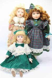 lot 3189 image: (3) Porcelain Dolls