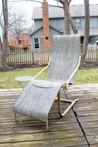 lot 3061 image: Outdoor Lounge Chair and small table