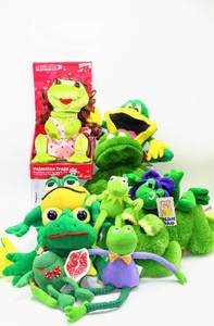 lot 3220 image: Frog Lovers Lot - Sassy Head Bobbing Singing Beyonce Frog and Vintage Poseable Kermit the Frog, plus many more