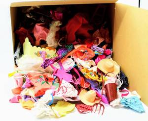 lot 3225 image: HUGE lot of Vintage Barbie Clothing and Accessories