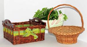 lot 3156 image: FF Japan - Fitz and Floyd Ceramic Dish, Basket with Wood Handles and Greenery