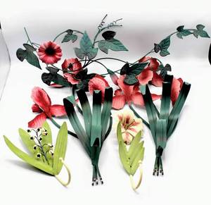 lot 3228 image: Beautiful Floral Metal Wall Decor