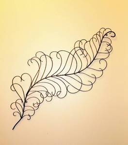 lot 3229 image: Metal Wall Feather Decor 38L