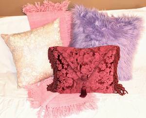 lot 3235 image: Variety of Three Decorative Pillows and Pink Blanket Throw