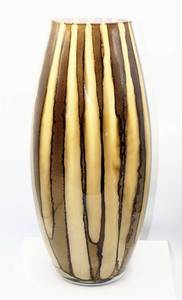 lot 3320 image: Decorative 15T Glass Vase